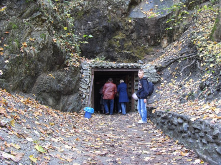 zs_adit2entrance_a.jpg - The new entrance to the Black Upper Level.