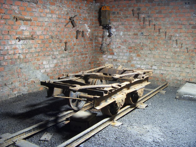 zs_tourist07.jpg - Display of bogey and tools.