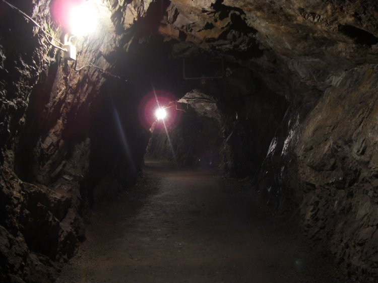 zs_tourist10.jpg - Out of the brick lined level and into proper rock.