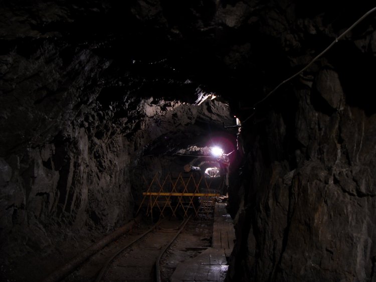 zs_tourist21.jpg - Cordoned off area of the mine, it looked interesting down there.