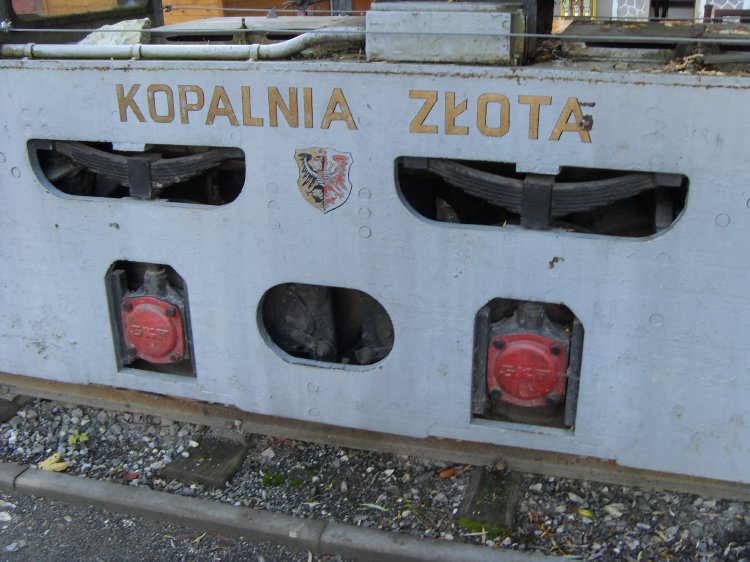 zs_surface04.jpg - Suspension and wheels. Kopalnia Zlota, 'Gold Mine'.