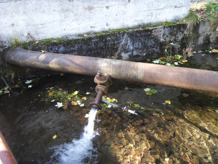 zs_surface09.jpg - Part of the water system around the mine.