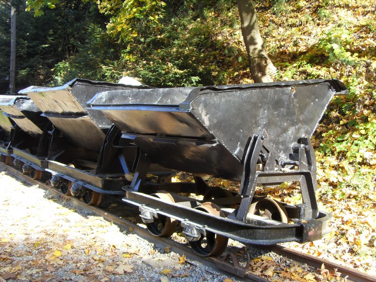 zs_surface14.jpg - Some eastern block ore trucks.