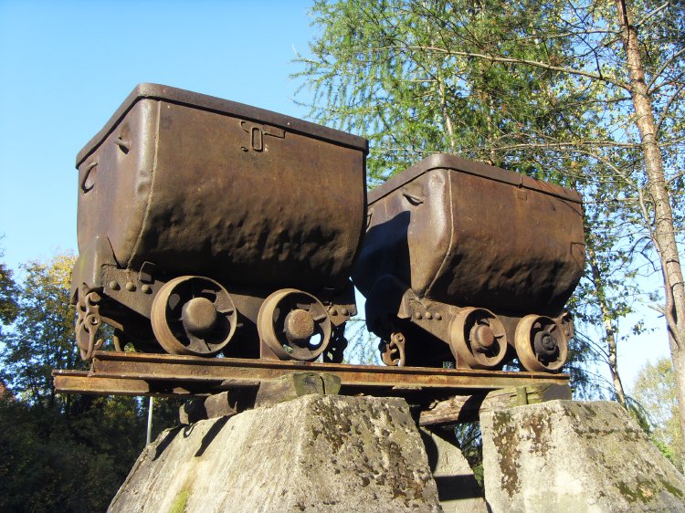 zs_surface15.jpg - More eastern block ore trucks.