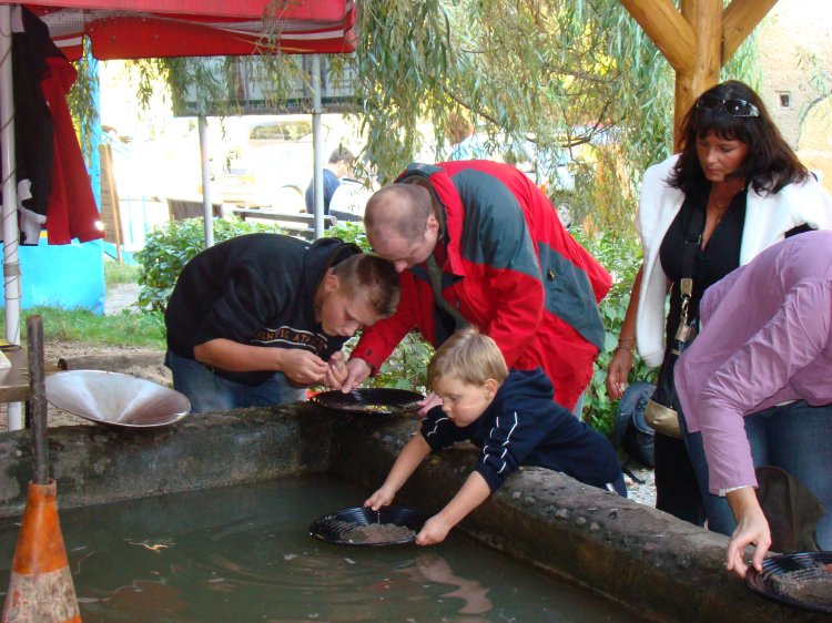 zs_surface17.jpg - Had to do the gold panning...